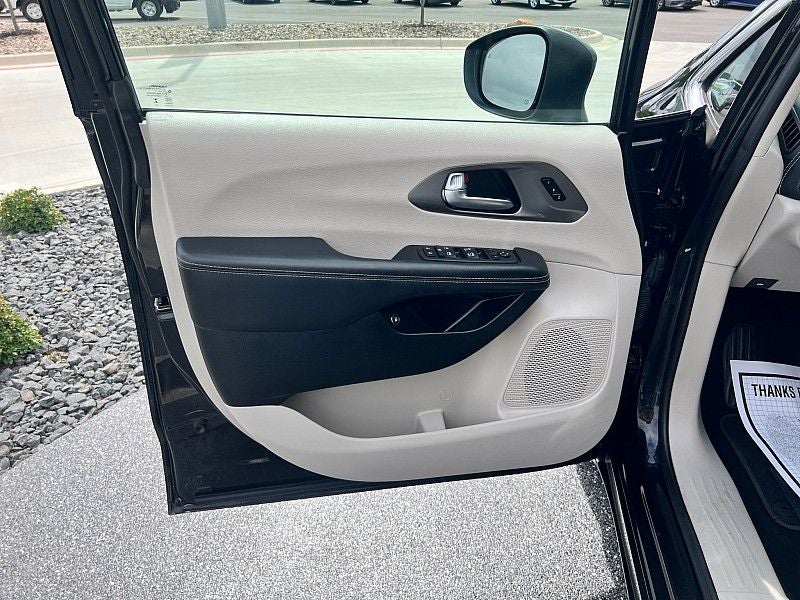 2023 Chrysler Pacifica Hybrid Touring L