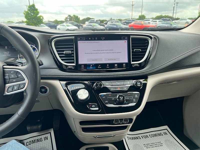 2023 Chrysler Pacifica Hybrid Touring L