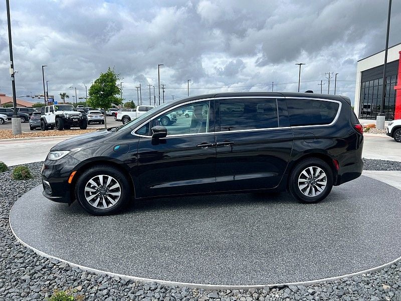 2023 Chrysler Pacifica Hybrid Touring L