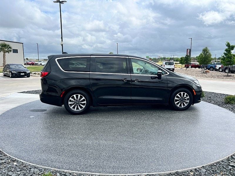 2023 Chrysler Pacifica Hybrid Touring L