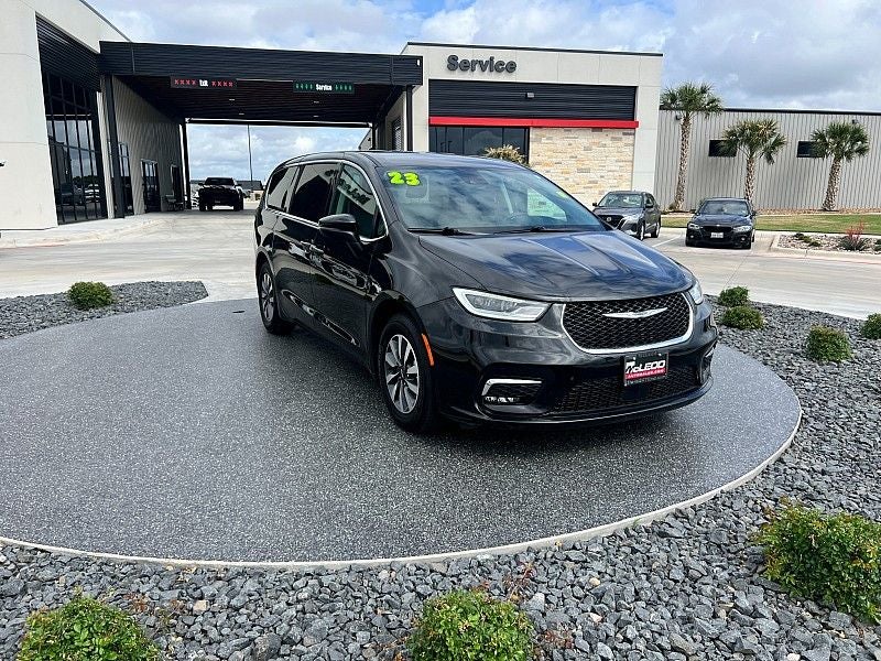 2023 Chrysler Pacifica Hybrid Touring L