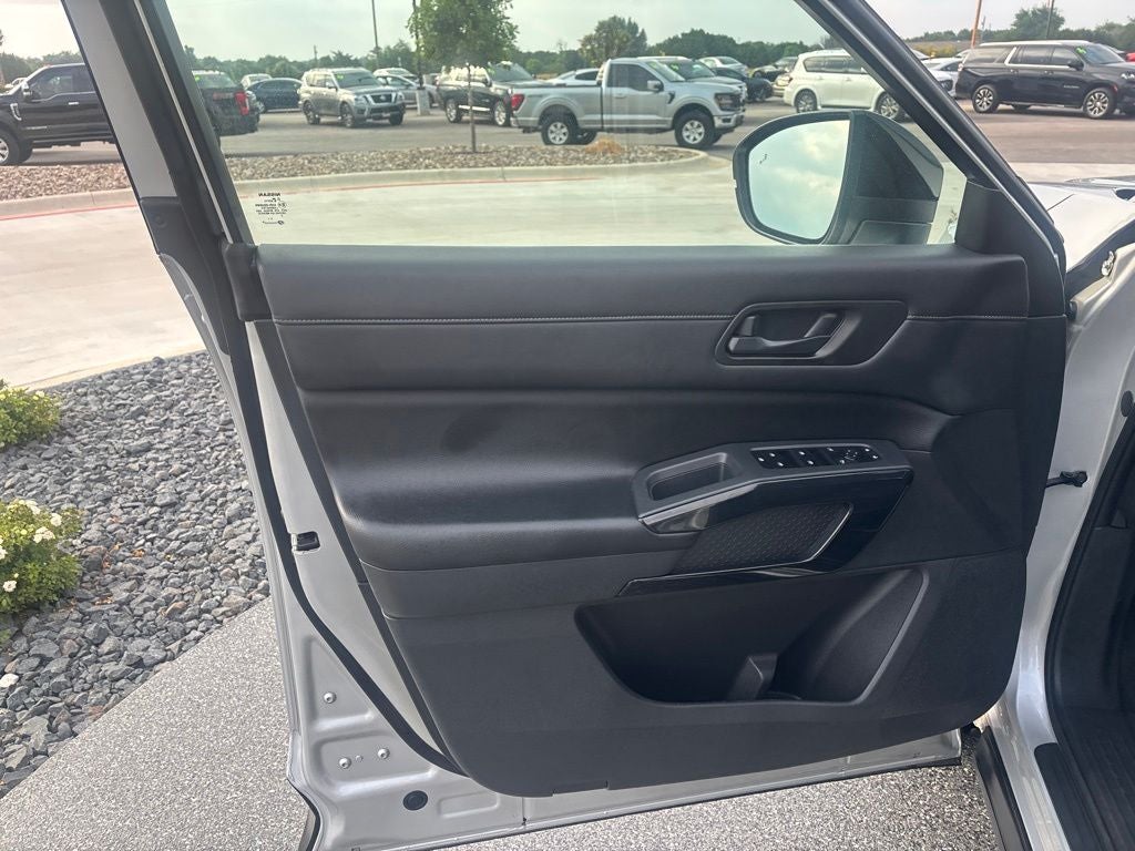 2023 Nissan Pathfinder S