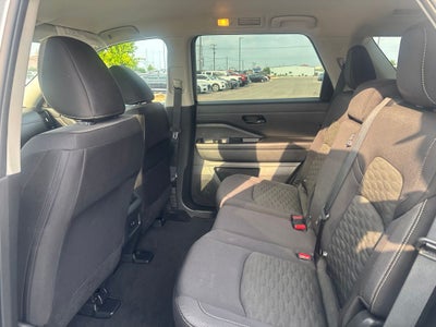 2023 Nissan Pathfinder S