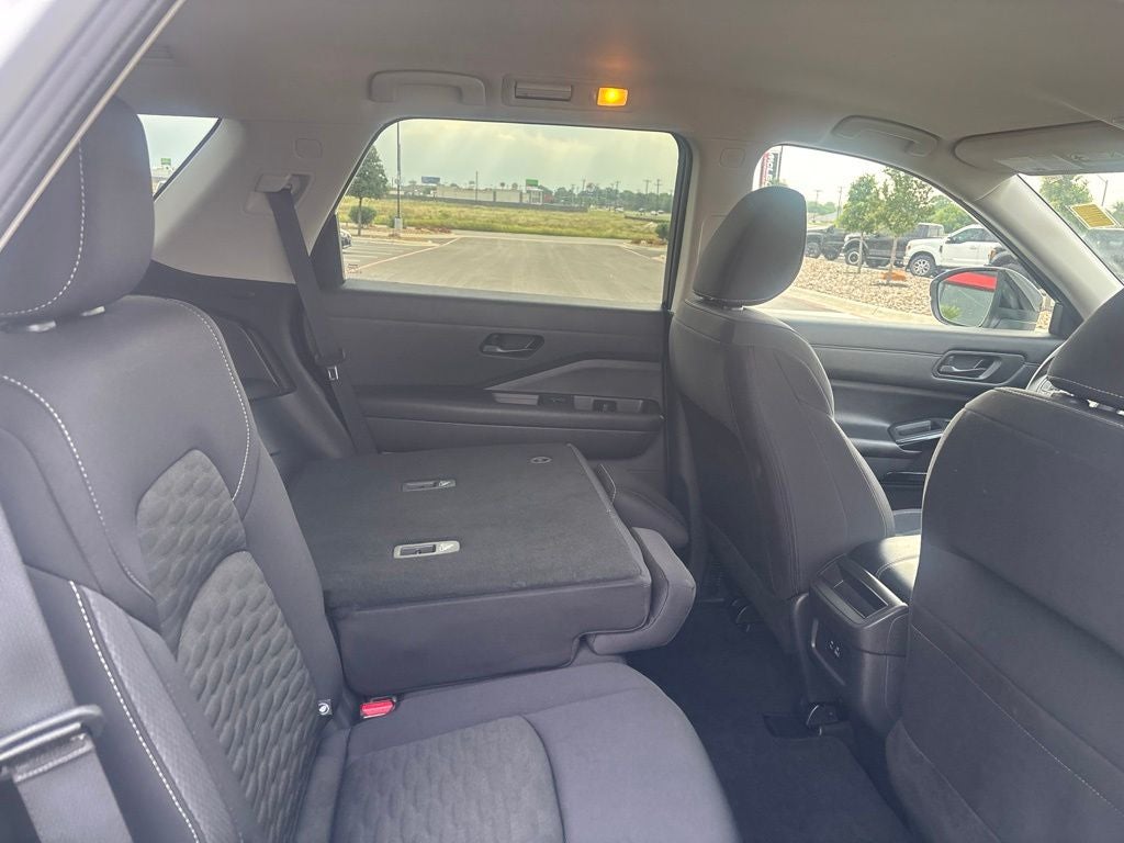 2023 Nissan Pathfinder S