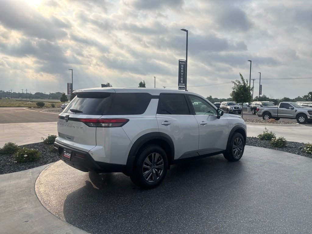2023 Nissan Pathfinder S