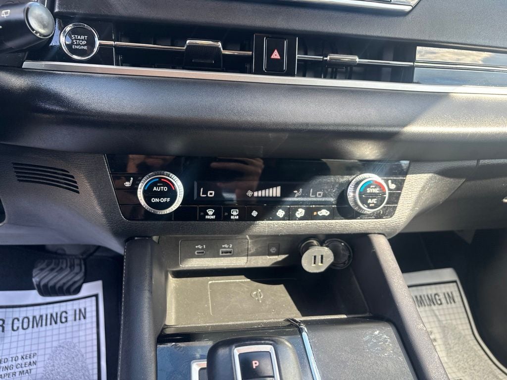 2024 Mitsubishi Outlander Base