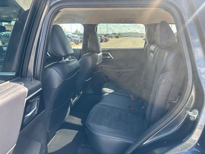 2024 Mitsubishi Outlander Base