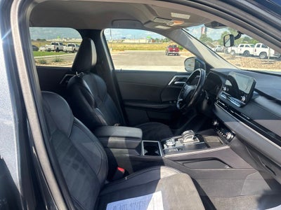 2024 Mitsubishi Outlander Base