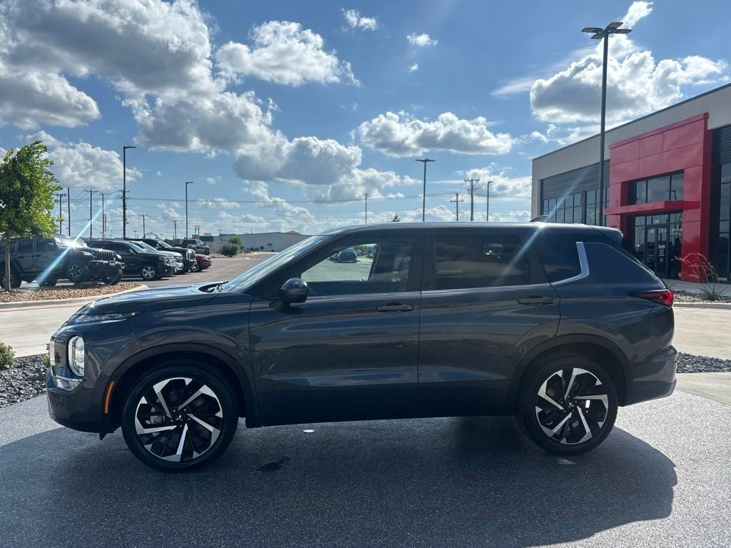 2024 Mitsubishi Outlander Base