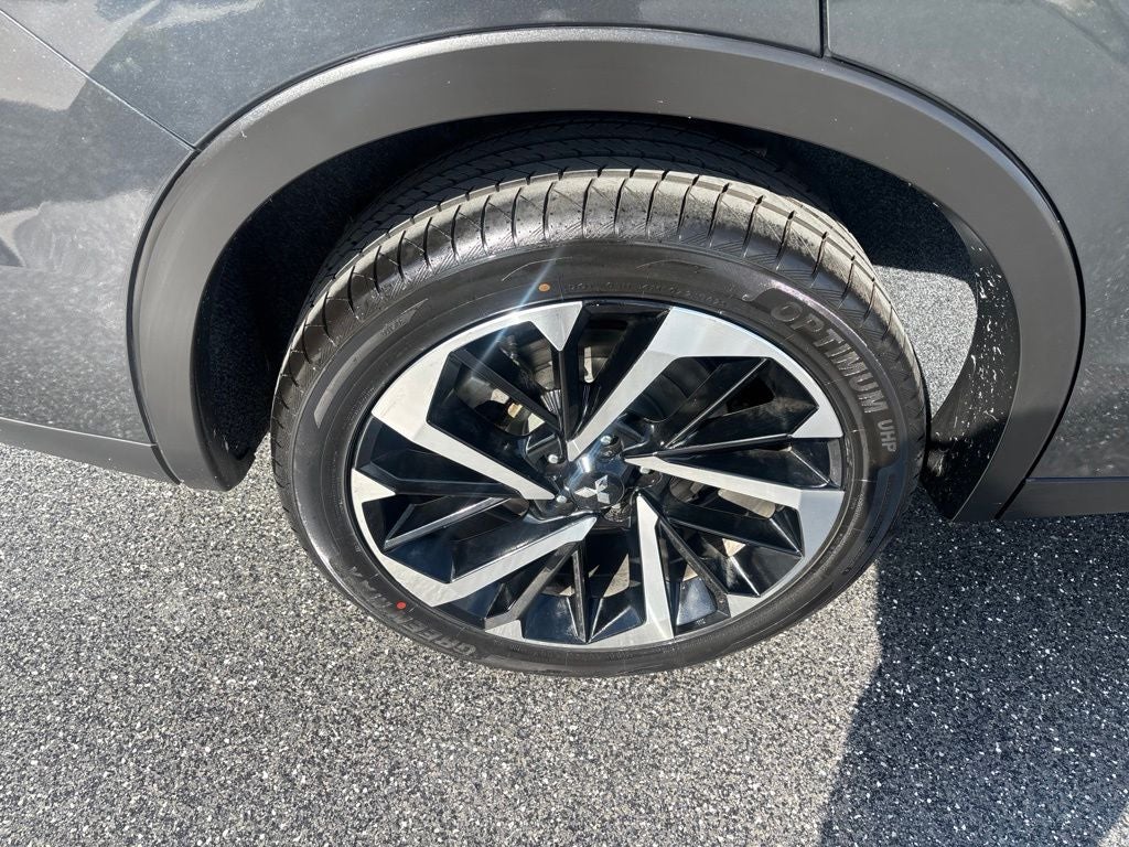 2024 Mitsubishi Outlander Base