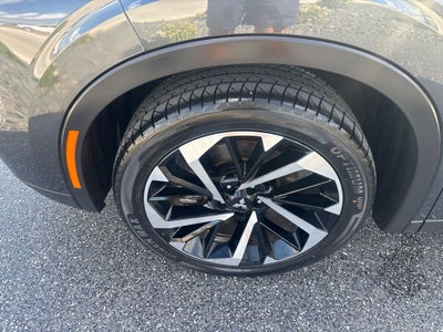 2024 Mitsubishi Outlander Base